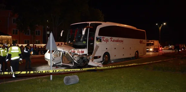 Kırşehir'de yolcu otobüsü otomobile çarptı: 3 ölü-3