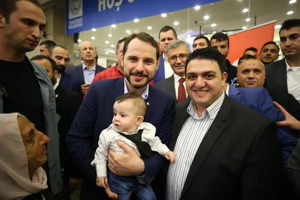 Enerji ve Tabii Kaynaklar Bakanı Berat Albayrak vatandaşlarla bir araya geldi-2