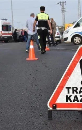 Sivas'ta minibüs devrildi: 10 yaralı