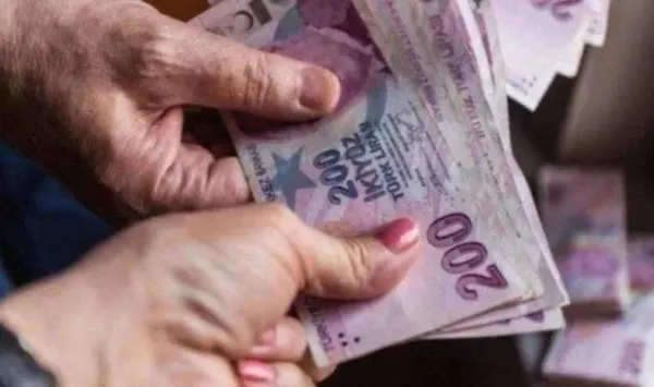 eytliler-dikkat-maas-farklari-secilen-bankalara-yatiriliyor-1680983223057.jpeg EYT'liler dikkat: SGK tarafından fark ödemesi yatırılıyor!-4