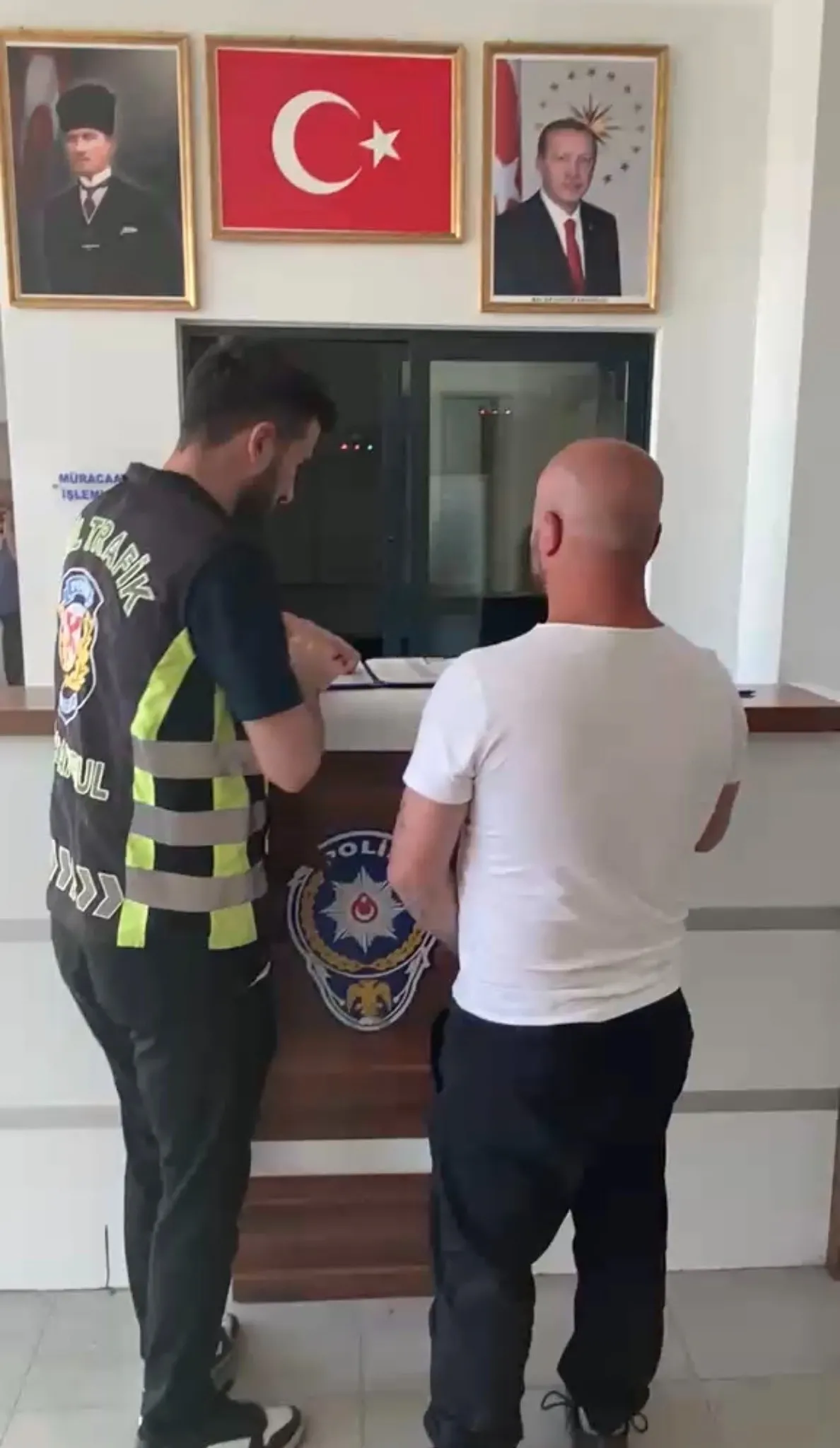 maltepede-trafikte-dehset-sacan-saldirganlar-yakalandi-540-bin-tl-ceza-1780341171679.jpeg Maltepe'de trafikte dehşet saçan saldırganlar yakalandı: 540 bin TL ceza-4