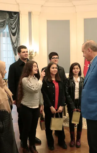 Başkan Erdoğan, gençleri Külliye'de ağırladı