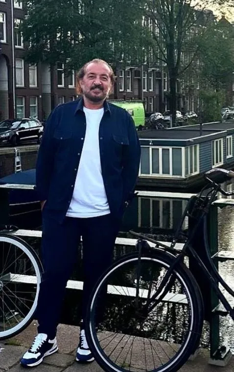 50lik-mehmet-sefin-40-bedene-dusuren-diyeti-masterchef-mehmet-yalcinkaya-zayiflik-sirrini-acikladi-kilo-vermem-1719329231740.jpg MasterChef Mehmet Yalçınkaya zayıflık sırrını açıkladı! "Buna borçluyum..." 50'lik Mehmet Şef'in 40 bedene düşüren diyeti!-4