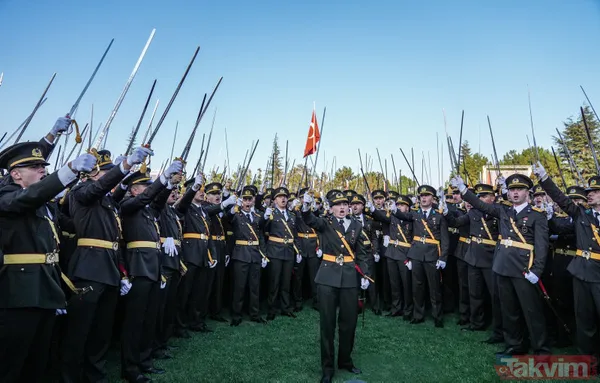Kılıç kınına girdi! Teğmenlerin 'Atatürk' maskeli korsan yemin merasiminde yanıt bekleyen sorular: Bir disiplinsizlikten daha fazlası... - 14