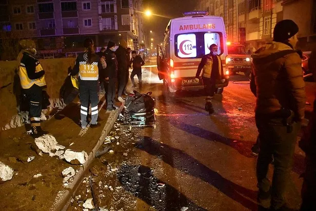 Kars'ta gece yarısı korkunç kaza! Bahçe duvarına çarpan otomobildeki 4 kişi öldü, 1 çocuk ağır yaralandı-4