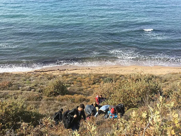 Son dakika: Çanakkale'de 46 düzensiz göçmen yakalandı-3