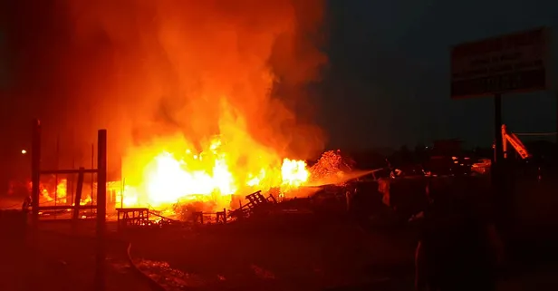 Kocaeli Gebze’de bir palet deposunda yangın!