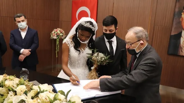 denizlide-aileye-afrikadan-3uncu-gelin-geldi-1645356218245.jpg Denizli'de aileye Afrika'dan 3'üncü gelin geldi-2