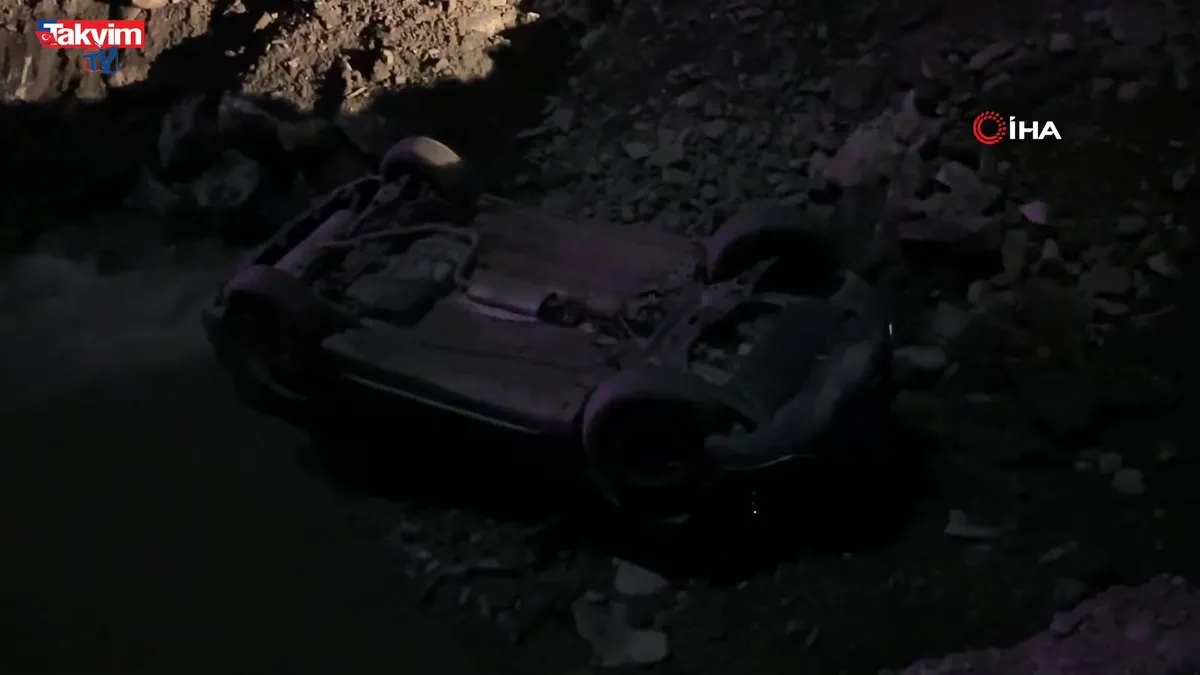 Hakkari’de otomobil dereye uçtu: 2 yaralı