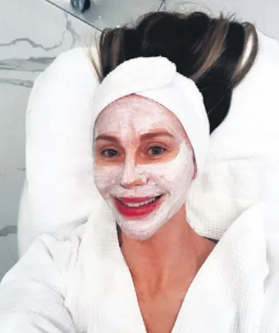 ozgur-kiz-berrak-berrak-tuzunatactan-marka-icin-cektirdigi-iddiali-pozlar-1682712751684.jpeg Özgür kız 'Berrak': Güzel oyuncu Berrak Tüzünataç'tan marka için çektirdiği iddialı pozlar!-8