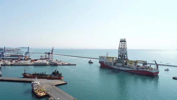 turkiyenin-ilk-sondaj-gemisi-fatih-haydarpasada-1586524263751.jpg Türkiye'nin ilk yerli sondaj gemisi Fatih Haydarpaşa'da-1