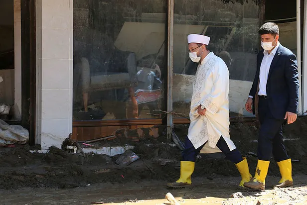 son-dakika-diyanet-isleri-baskani-ali-erbas-giresunda-yasanan-felaket-sonrasinda-incelemelerde-bulundu-1598359677865.jpg