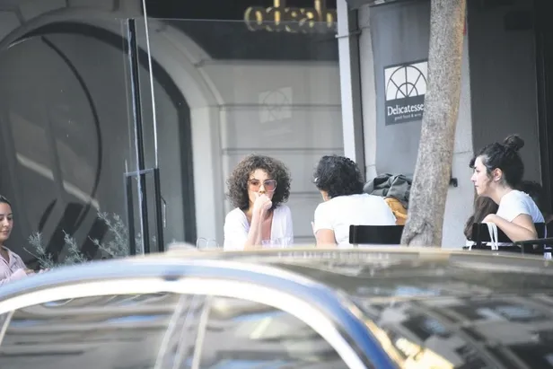 yilmaz-kunt-ve-burce-yagmur-karabal-arasinda-ask-bacayi-fena-sardi-l-saklambac-haberleri-1664659105649.jpeg Yılmaz Kunt ve Burçe Yağmur Karabal arasında aşk bacayı fena sardı! l Saklambaç haberleri-4