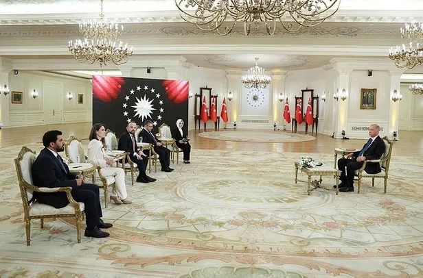Başkan Erdoğan'dan 7'li koalisyonun şişirme anketlerine sert tepki: "Seçim sosyal medyadaki trol ordusuyla değil sandıkta kazanılır"-2