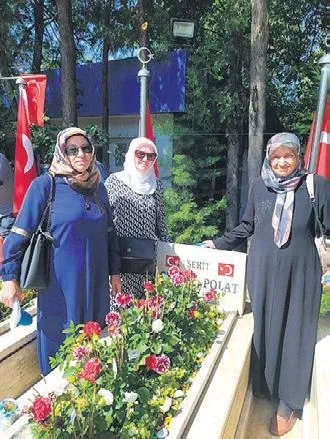 vatan-sana-canim-feda-1689459960490.jpeg Mezarlıklarda ziyaretçi akını! 15 Temmuz şehitleri dualarla anıldı-4