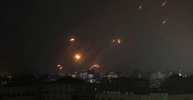 İsrail'den Gazze'de soykırım! 4 bini çocuk 10 bin şehit: Elektriği kestiler yetmedi! Güneş panellerini vurdular | Ürdün'den 'savaş' açıklaması