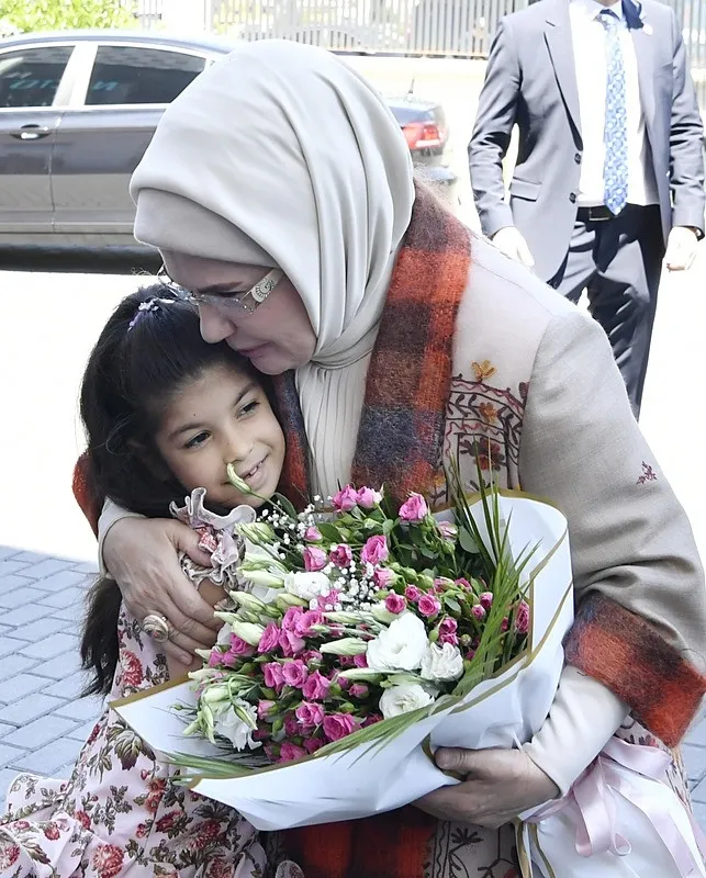 1782865500846.jpeg Emine Erdoğan'dan Türkiye'ye koruyucu aile çağrısı: 15 bin 803 çocuk şefkat bekliyor-2