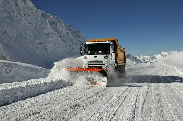 Van ve Muş'ta ulaşıma kar engeli