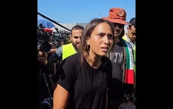 misirli-kadindan-bati-medyasina-tepki-hadi-bunu-da-ortbas-edin-kukla-olmussunuz-haberiniz-yok-1697826529404.jpeg Mısırlı kadından Batı medyasına tepki: "Kukla olmuşsunuz, haberiniz yok" | "Hadi bunu da örtbas edin"-4