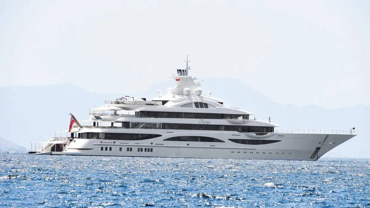 Hintli milyarder işadamı Lakshmi Mittal ultra lüks yatıyla Bodrum’a demir attı