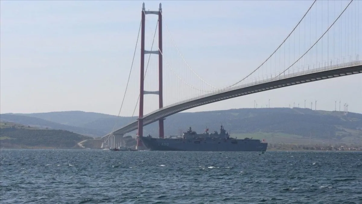 Çanakkale Boğazı'nda sis kalktı transit gemi geçişleri yeniden başladı