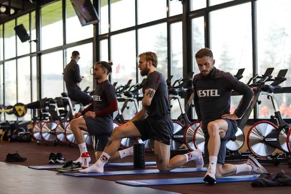 trabzonspor-idmaninda-surpriz-misafir-ugurcan-cakir-15-yasindaki-oglu-kuzeyi-de-getirdi-1649104748714.jpg Trabzonspor idmanında sürpriz misafir! Uğurcan Çakır 1,5 yaşındaki oğlu Kuzey'i de getirdi-9