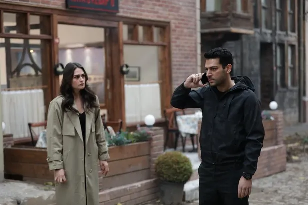 umutlari-alasagi-eden-veda-isini-bitiriyor-ramoda-ardi-ardina-ucuncu-ayrilik-izleyicileri-isyan-ettirdi-1610987392435.jpg Umutları alaşağı eden veda! İşini bitiriyor Ramo'da ardı ardına üçüncü ayrılık! İzleyicileri isyan ettirdi-5