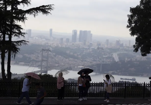 SON DAKİKA: Meteoroloji uyarmıştı! İstanbul'u kara bulutlar sardı-3