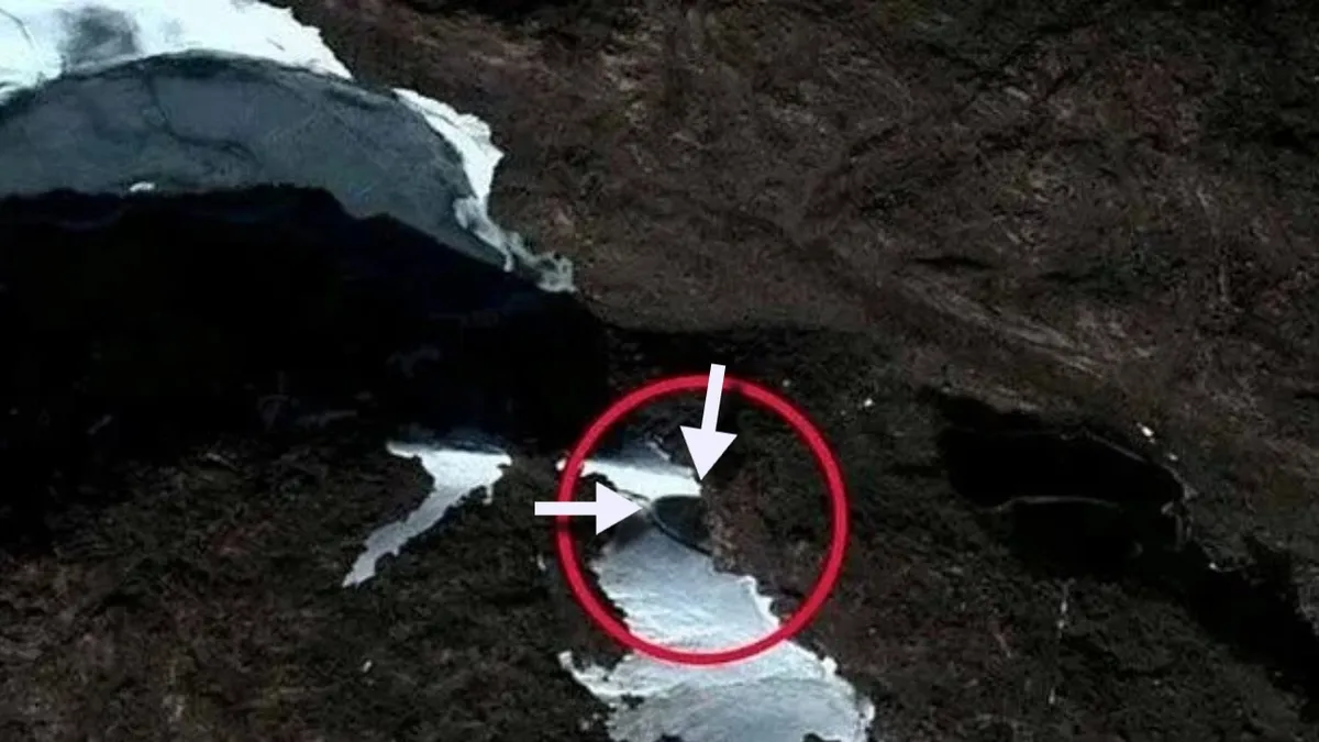 Gizemli görüntü dünyayı salladı! Google Maps kullanıcısı ortaya çıkardı: Meğer Antartika’da kayaların arasındaki şey...