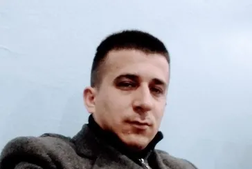 Tartıştığı üst komşusunu ağzından vurdu