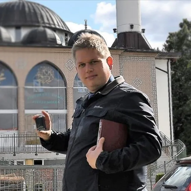 İsveçteki skandalın arkasındaki isim İslam düşmanı Rasmus Paludan! Daha önce de Kuran-ı Kerim yaktı