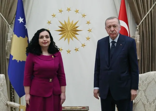 kosova-cumhurbaskani-vjosa-osmani-sadriu-ankarada-baskan-erdogan-resmi-torenle-karsiladi-1646150777483.jpeg