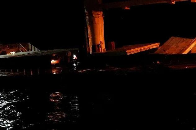 Çanakkale Boğazı'nda korkutan gemi kazası! Hasar tespiti için çalışmalar başladı