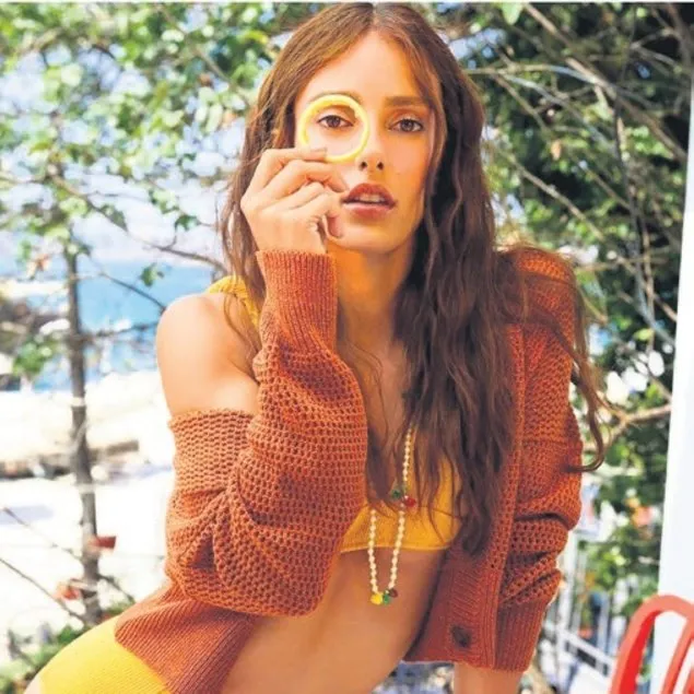 Dişlerimi yaptırdım dudağım döndü