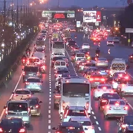 İstanbul’da servis yoğunluğu!