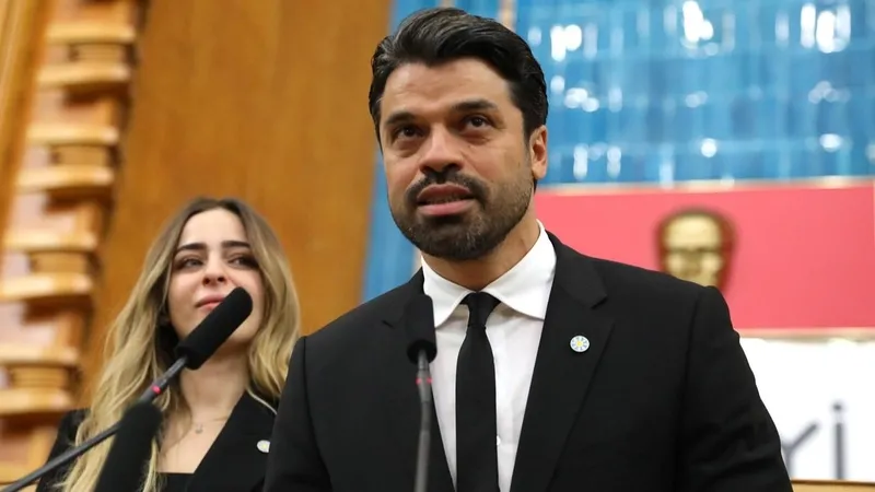 chpli-ozgur-ozel-hedef-gostermisti-tipin-hatay-adayi-gokhan-zan-adayliktan-el-cektirildi-sahte-kayitlar-santaj-1710749221701.jpeg TİP'in Hatay adayı Gökhan Zan adaylıktan el çektirildi! İşin ucu Lütfi Savaş'a mı uzanıyor? Şantaj, tehdit ne ararsan var-12