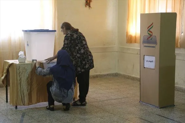 İran hava sahasını Barzani'ye  kapattı!-1