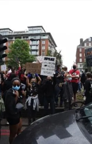 İngiltere'nin başkenti Londra'da 'George Floyd' gösterisi: Bazı protestocular gözaltına alındı
