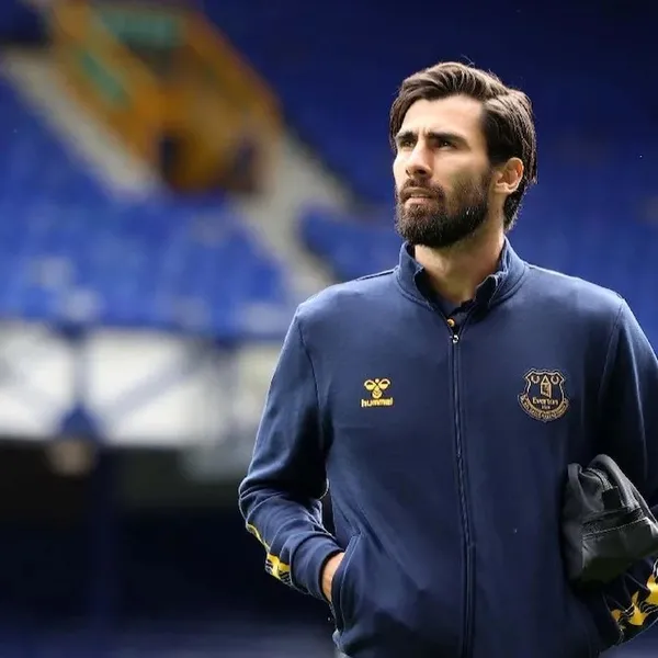 fenerbahce-6-numara-ariyor-portekizli-andre-gomes-listenin-basinda-yer-aliyor-1694645769024.jpeg Fenerbahçe 6 numara arıyor! Portekizli Andre Gomes listenin başında yer alıyor...-2