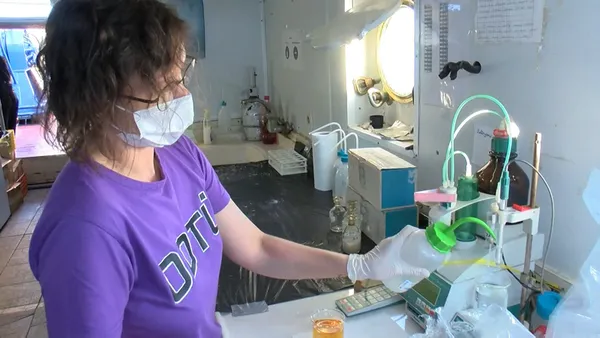 son-dakika-marmara-denizindeki-musilaj-deniz-salyasi-istilasindan-sevindirici-haber-30-metreye-sikisti-uremesi-ve-buyumesi-biraz-durdu-1624960942625.jpg SON DAKİKA: Marmara Denizi'ndeki müsilaj (deniz salyası) istilasından sevindirici haber: 30 metreye sıkıştı üremesi ve büyümesi biraz durdu-8