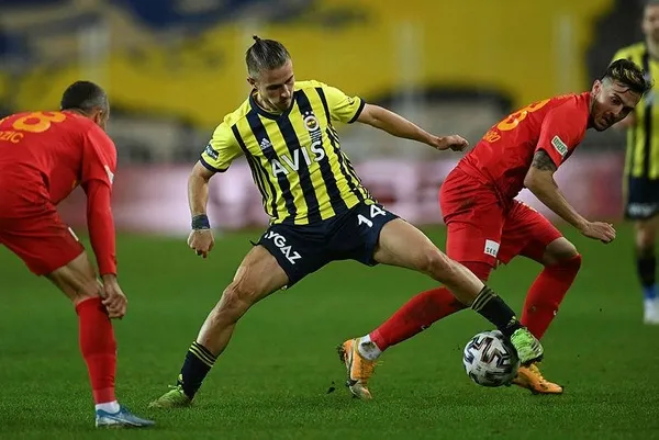 fenerbahce-evinde-3-puani-3-golle-aldi-fenerbahce-3-1-kayserispor-mac-ozeti-1611597455993.jpeg