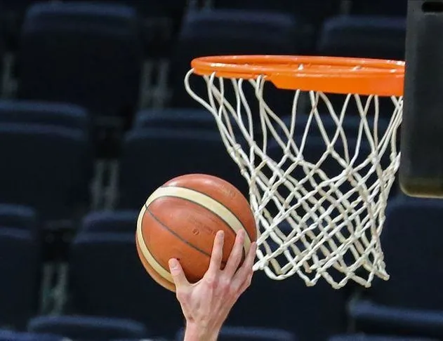 Efes, Paris’e konuk oluyor