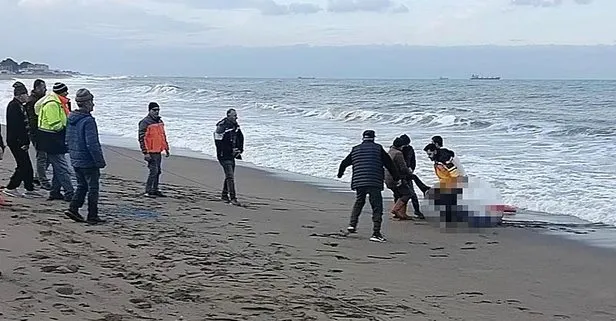 Karasu’da şiddetli dalgalar tekneyi alabora etti: Baba ve oğlunu birbirinden ayırdı!