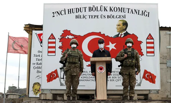 irak-milli-savunma-bakani-hulusi-akarin-irakin-kuzeyindeki-us-bolgesine-yaptigi-ziyaret-nedeniyle-turkiyeye-nota-verdi-1620077306558.jpg Irak, Milli Savunma Bakanı Hulusi Akar'ın Irak'ın kuzeyindeki üs bölgesine yaptığı ziyaret nedeniyle Türkiye'ye nota verdi-5