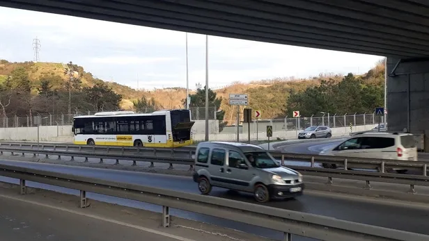 ibbnin-iett-fiyaskosu-yolda-kalan-otobusler-iptal-edilen-seferler-istanbulluyu-bezdirdi-1640627419761.jpeg İBB'nin İETT fiyaskosu! Yolda kalan otobüsler, iptal edilen seferler İstanbulluyu bezdirdi-6