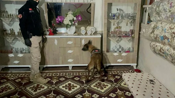 Uyuşturucu satıcılarına şafak operasyonu: 60 gözaltı-1