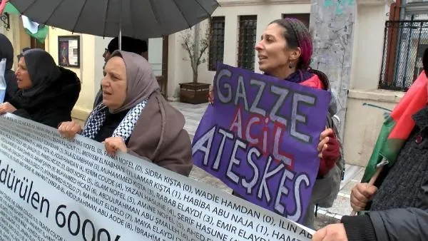 gazzeyi-unutmadilar-kadikoyde-insan-zinciri-1702148390268.jpeg Soykırıma sessiz kalmadılar! Kadıköy'de Filistin'e destek için insan zinciri oluşturdular-2