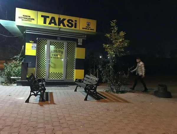 1669958561490.jpeg Konya'da 5 kişi taksi durağını bastı! Temizlik fırçası ve paspas sopalarıyla saldırdı-4