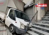 Sultangazi Esentepe Mahallesi'nde freni boşalan kamyonet binaya çarptı