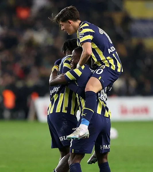 valencianin-4-gol-attigi-macta-fenerbahce-pasayi-dagitti-1675040275189.jpeg Valencia’nın 4 gol attığı maçta Fenerbahçe Paşa’yı dağıttı-6